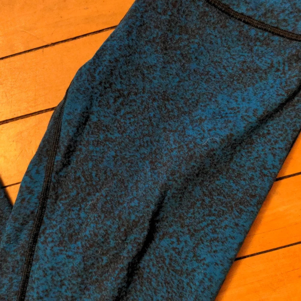Lululemon leggings. Blue space dye print. Size 10 euc - Picture 2 of 5